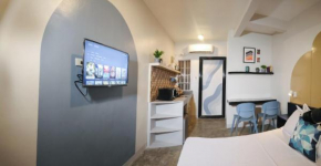 Hive Manila Guesthouse and Apartments 400 Mbps - Gallery Studio